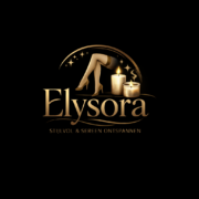 Luxe Elysora logo in goud op zwarte achtergrond met gestileerde benen in panty en brandende geurkaarsen, premium merk voor beenmode en home fragrance.